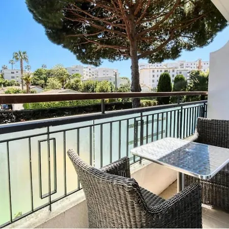 Superbe Lumineux Sur Avec Terrasse ! A Quelques Minutes De La Celebre Rue D'antibes ! Apartment