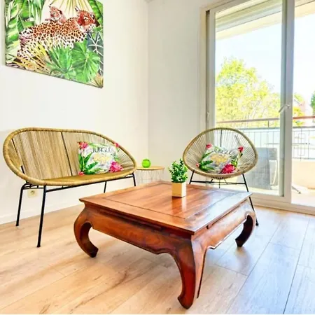Apartment Superbe Lumineux Sur Avec Terrasse ! A Quelques Minutes De La Celebre Rue D'antibes ! *