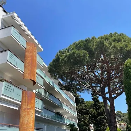 Superbe Lumineux Sur Avec Terrasse ! A Quelques Minutes De La Celebre Rue D'antibes ! Apartment